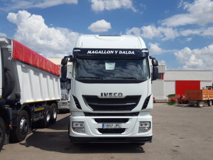 Entrega en Calanda, Teruel. Una tractora nueva IVECO Hi Way AS440S48T/P.