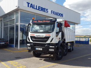 Entrega de dumper nuevo  IVECO AD410T50 8x4,   para la empresa Turolense Transportes Perez Novella, SL.