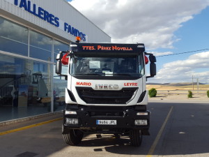 Entrega de dumper nuevo  IVECO AD410T50 8x4,   para la empresa Turolense Transportes Perez Novella, SL.