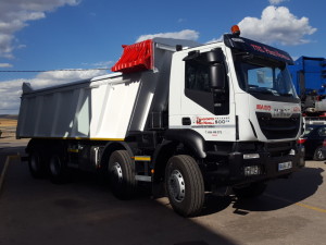 Entrega de dumper nuevo  IVECO AD410T50 8x4,   para la empresa Turolense Transportes Perez Novella, SL.