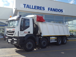 Entrega de dumper nuevo  IVECO AD410T50 8x4,   para la empresa Turolense Transportes Perez Novella, SL.