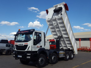 Entrega de dumper nuevo  IVECO AD410T50 8x4,   para la empresa Turolense Transportes Perez Novella, SL.