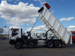 Entrega de dumper nuevo  IVECO AD410T50 8x4,   para la empresa Turolense Transportes Perez Novella, SL.