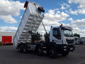 Entrega de dumper nuevo  IVECO AD410T50 8x4,   para la empresa Turolense Transportes Perez Novella, SL.