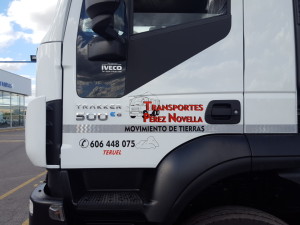 Entrega de dumper nuevo  IVECO AD410T50 8x4,   para la empresa Turolense Transportes Perez Novella, SL.