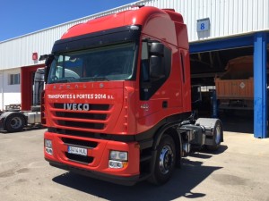 Entrega de cabeza tractora de ocasión IVECO AS440S42TP automática con intarder para Coria del Rio, Sevilla.