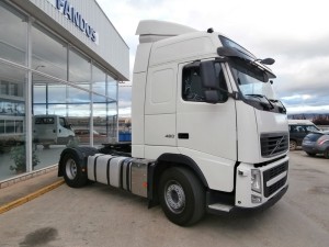 Entrega de cabeza tractora de ocasión, VOLVO FH13 460CV automático para Mora de Rubielos en Teruel.