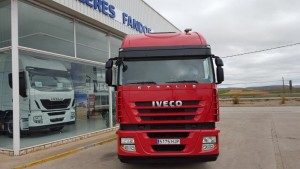 Entrega de cabeza tractora de ocasión IVECO AS440S42TP automática con intarder del año 2012 para Coria del Rio, Sevilla.