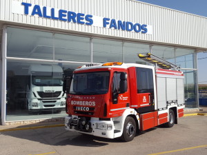 Entrega de camión de bomberos IVECO Magirus.