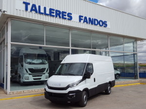 En Talleres Fandos disponemos de una Furgoneta Nueva IVECO 35S14V de 12m3 Euro6 para que puedas probar las mejoras de este vehículo.