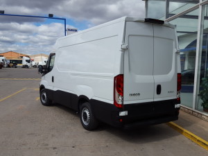 En Talleres Fandos disponemos de una Furgoneta Nueva IVECO 35S14V de 12m3 Euro6 para que puedas probar las mejoras de este vehículo.