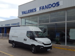 Entrega de furgón seminuevo IVECO 35S13V 12m3 con el excelente cambio Hi Matic para nuestro amigo Pablo de Paterna, Valencia.