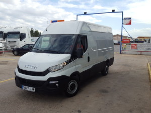 Entrega de furgón seminuevo IVECO 35S13V 12m3 con el excelente cambio Hi Matic para nuestro amigo Pablo de Paterna, Valencia.