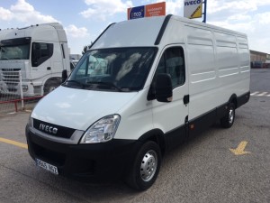 Entrega de furgón de ocasión  IVECO 35S13V de 15m3  en Zaragoza.