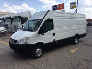 Entrega de furgón de ocasión  IVECO 35S13V de 15m3  en Zaragoza.