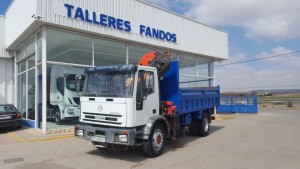 Entrega de camión IVECO ML180E27 con caja volquete y grúa, para Peter de Alicante.