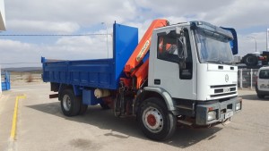 Entrega de camión IVECO ML180E27 con caja volquete y grúa, para Peter de Alicante.