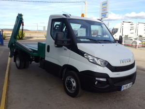 Entrega de furgoneta nueva IVECO 35C15 carrozada con equipo de cadenas.