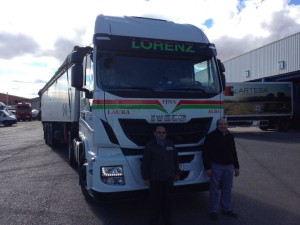 Entrega de cabeza tractora nueva  IVECO AS440S50TP  para La Mata de los Olmos de Teruel.