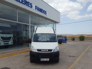 Entrega de un furgón IVECO 35S13V.