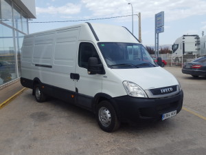 Entrega de un furgón IVECO 35S13V.