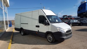 Entrega de furgón de ocasión IVECO 35C13V de 15m3 con doble rueda en eje trasero que se va a Alcañiz.