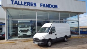 Entrega de furgón de ocasión en la Mata de los Olmos, Teruel. Se trata de una IVECO 35S13V de 12m3 del año 2012.