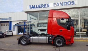 Fernando Fandos entrega una estupenda cabeza tractora de ocasión IVECO AS440S46TP a Petru de Gerona.