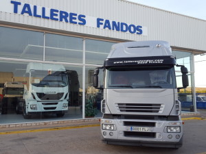 Nueva entrega de tractora de ocasión IVECO AT440S45TP automática con intarder para Lleida.