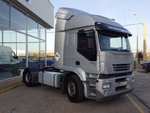 Nueva entrega de tractora de ocasión IVECO AT440S45TP automática con intarder para Lleida.