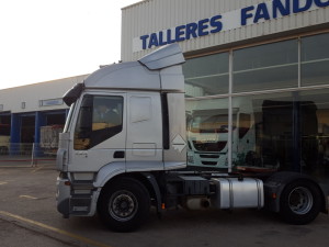 Nueva entrega de tractora de ocasión IVECO AT440S45TP automática con intarder para Lleida.