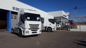 Entrega de dos tractoras IVECO AS440S46TP para Sevilla.