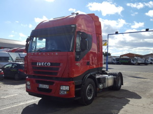 Magnifica tractora de ocasión IVECO AS440S42TP automática con intarder entregada para Valencia.