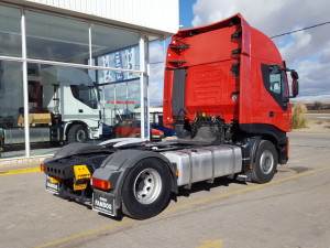 Magnifica tractora de ocasión IVECO AS440S42TP automática con intarder entregada para Valencia.