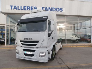 Entrega de cabeza tractora de ocasión IVECO AS440S48TP del año 2015 para Barcelona