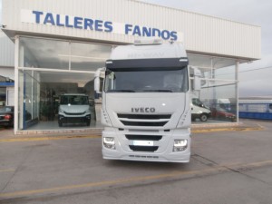 Entrega de cabeza tractora de ocasión IVECO AS440S48TP del año 2015 para Barcelona