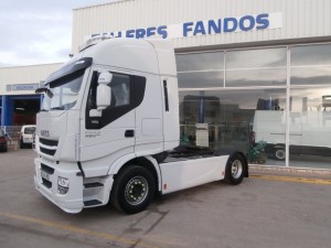 Entrega de cabeza tractora de ocasión IVECO AS440S48TP del año 2015 para Barcelona