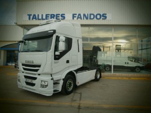 Entrega de cabeza tractora de ocasión IVECO AS440S48TP del año 2015 para Barcelona