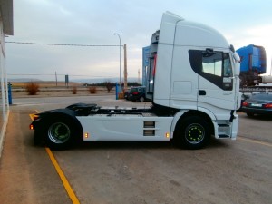 Entrega de cabeza tractora de ocasión IVECO AS440S48TP del año 2015 para Barcelona