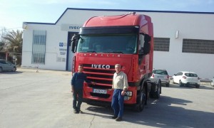 Entrega de cabeza tractora de ocasión IVECO AS440S42TP desde nuestro servicio oficial en Alcañiz. . Gracias por seguir confiando en Talleres Fandos.