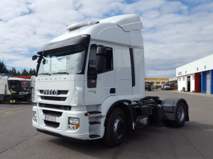 Entrega de cabeza tractora de ocasión IVECO AT440S48TP automática con intarder y equipo de frío.