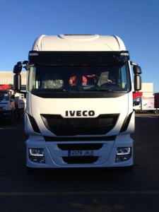 Entrega de cabeza tractora nueva IVECO Hi Way AS440S50TP automática con intarder.