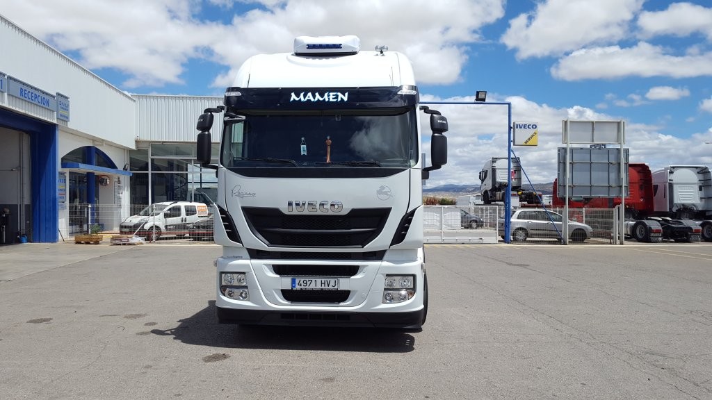 abeza tractora de ocasión  IVECO AS440S50TP Hi Way,  personalizada con los míticos Pegaso