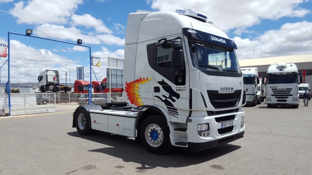 abeza tractora de ocasión  IVECO AS440S50TP Hi Way,  personalizada con los míticos Pegaso