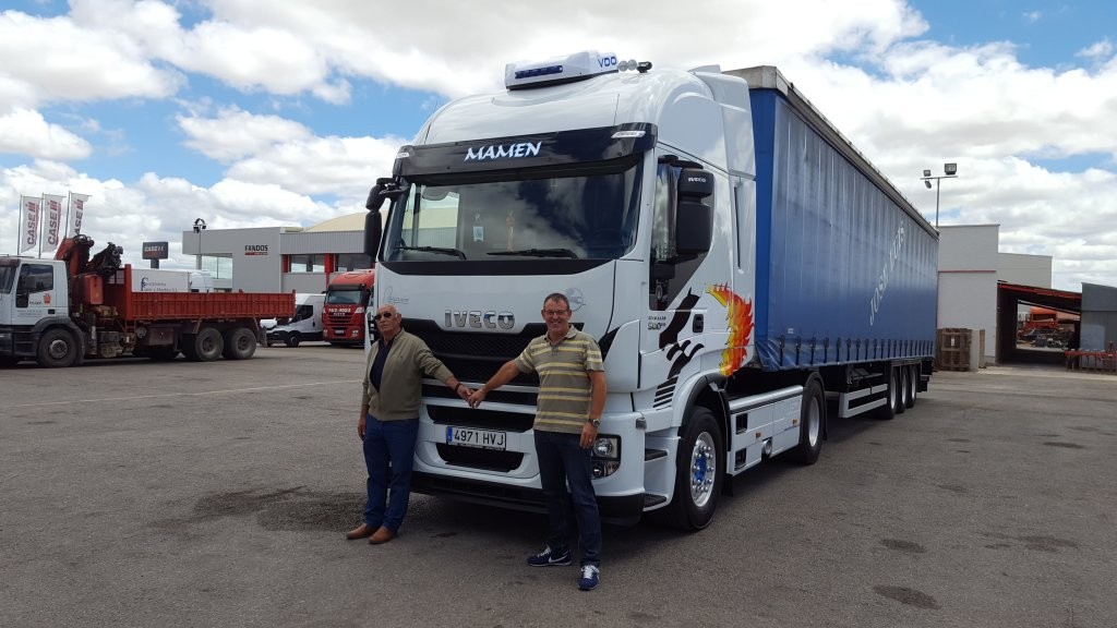 abeza tractora de ocasión  IVECO AS440S50TP Hi Way,  personalizada con los míticos Pegaso