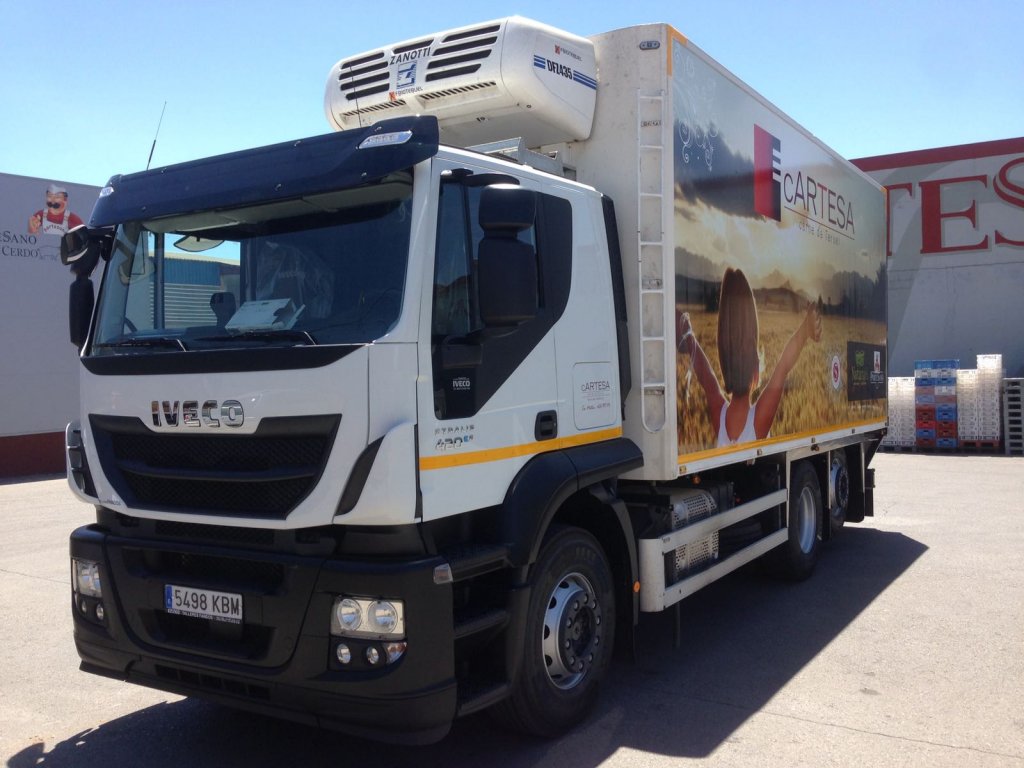 Entrega de camión frigorífico nuevo IVECO AT260S42Y/P a nuestro amigo Teodoro.