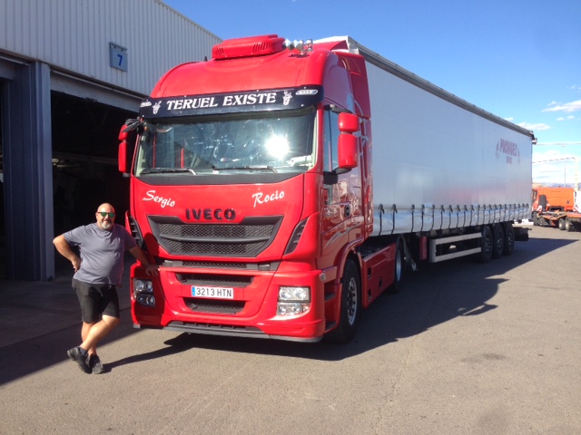 Hace unos días entregamos esta bonita cabeza tractora de ocasión IVECO AS440S46 Hi Way, en nuestro centro Ok Trucks de Teruel, a nuestro amigo Manuel Puchades