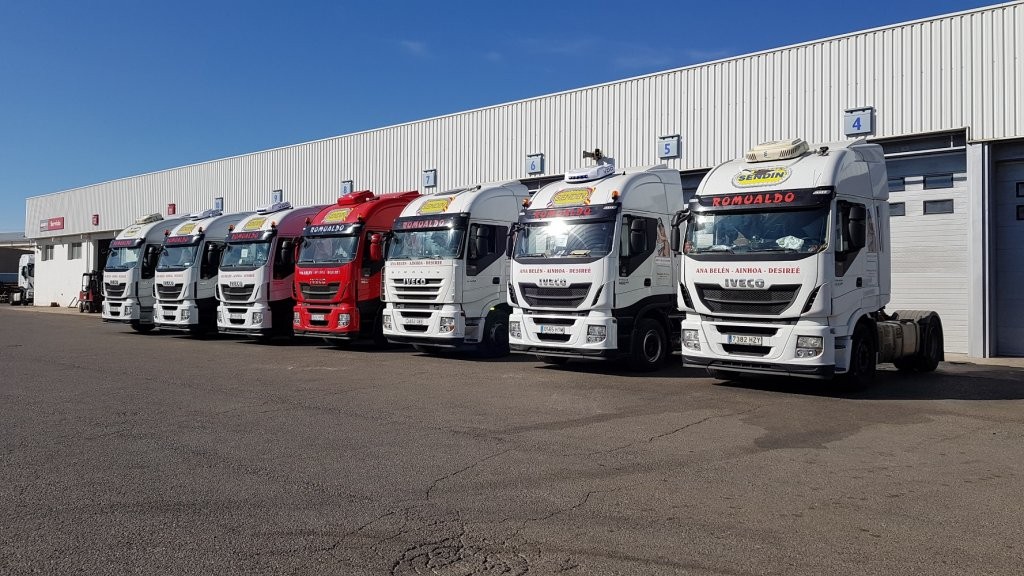 Entrega de varias cabezas tractoras de ocasión IVECO a nuestro amigo Romualdo, desde nuestro centro Ok Trucks en Teruel.