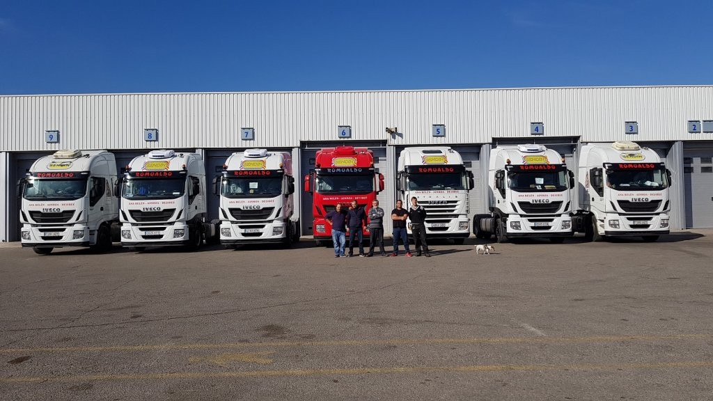 Entrega de varias cabezas tractoras de ocasión IVECO a nuestro amigo Romualdo, desde nuestro centro Ok Trucks en Teruel.