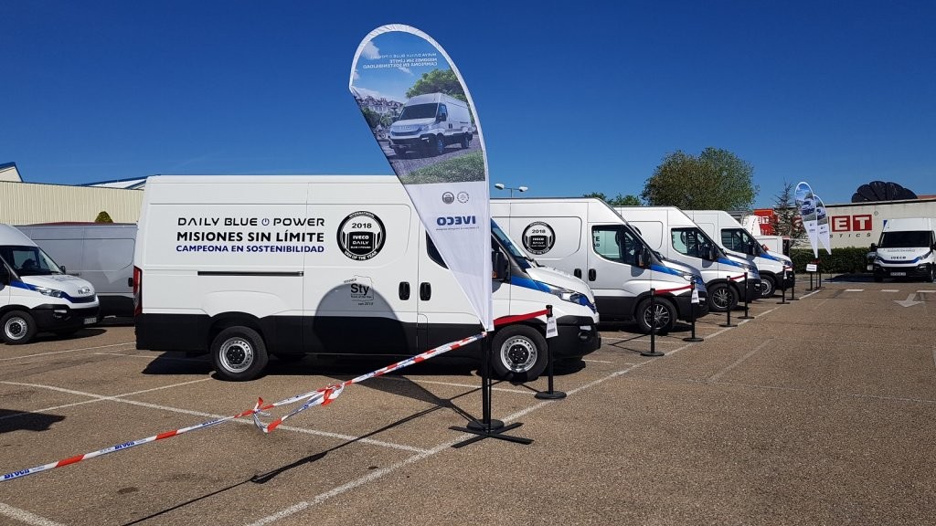 El equipo comercial de Talleres Fandos asistió ayer a la jornada de formación de la nueva gama ecológica de IVECO, la Daily Blue Power